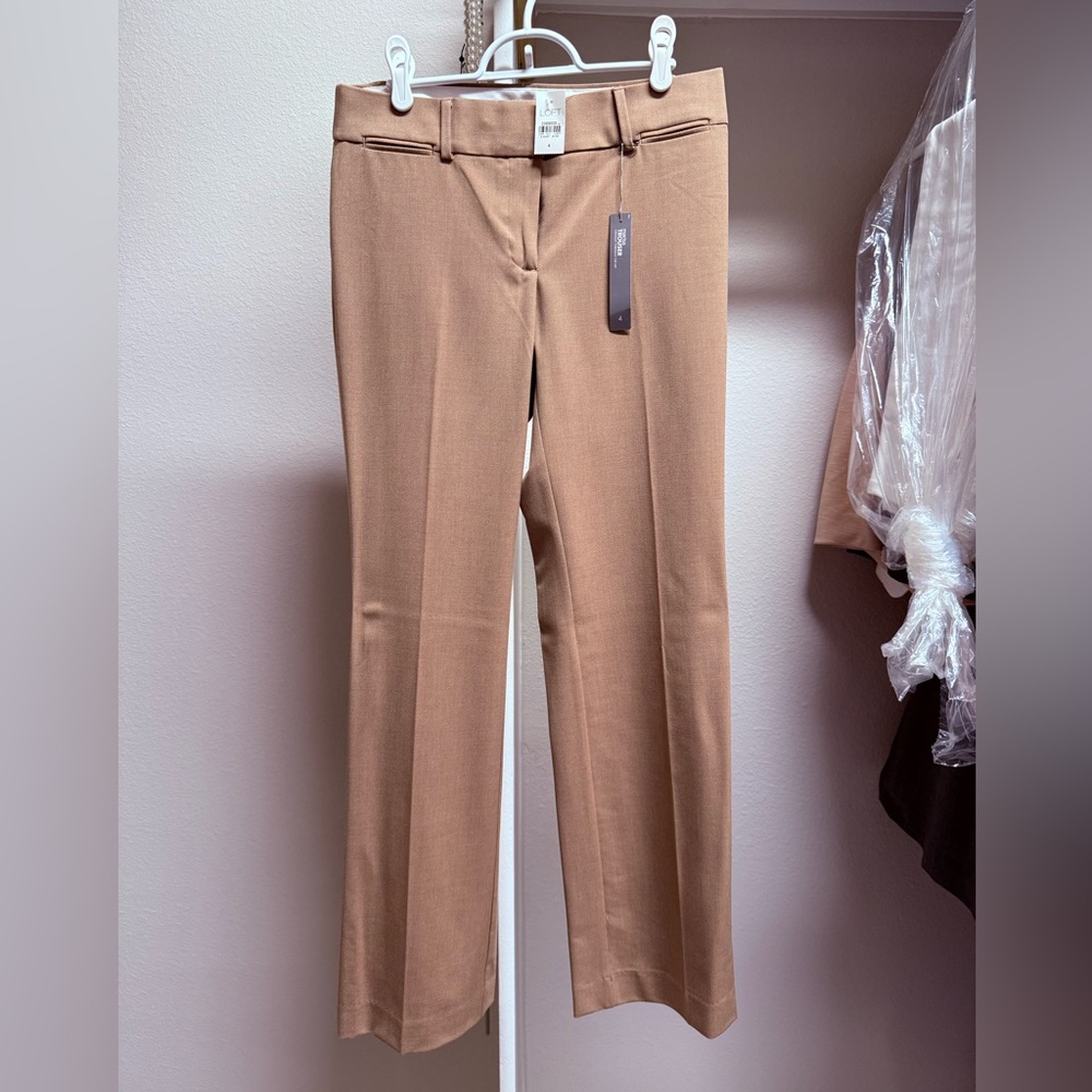 Loft NWT size 4 Marissa trousers in khaki